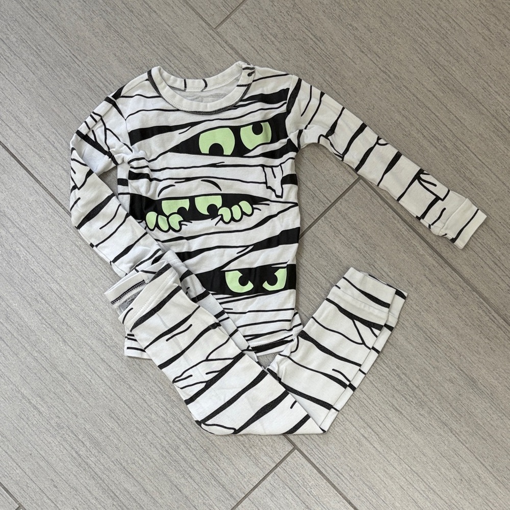 GAP Glow-in-the-Dark Pajama Top with Bottoms